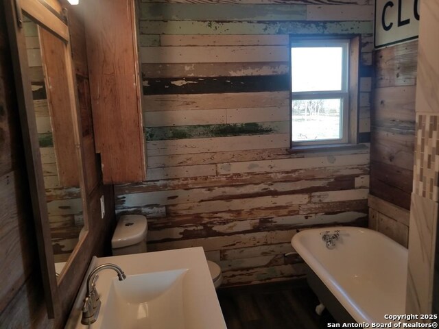 Listing photo id 10 for 443 Bee  