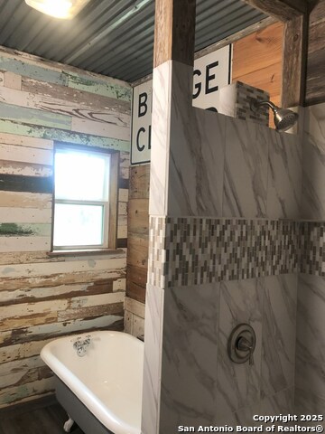 Listing photo id 11 for 443 Bee  