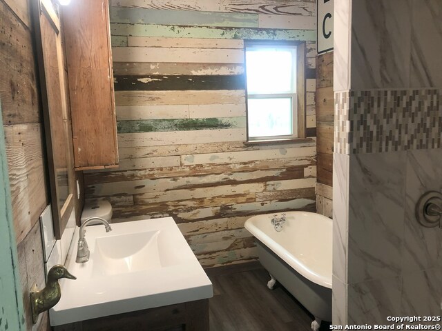 Listing photo id 12 for 443 Bee  