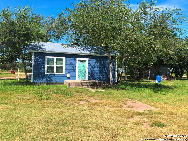 Listing photo id 0 for 443 Bee  