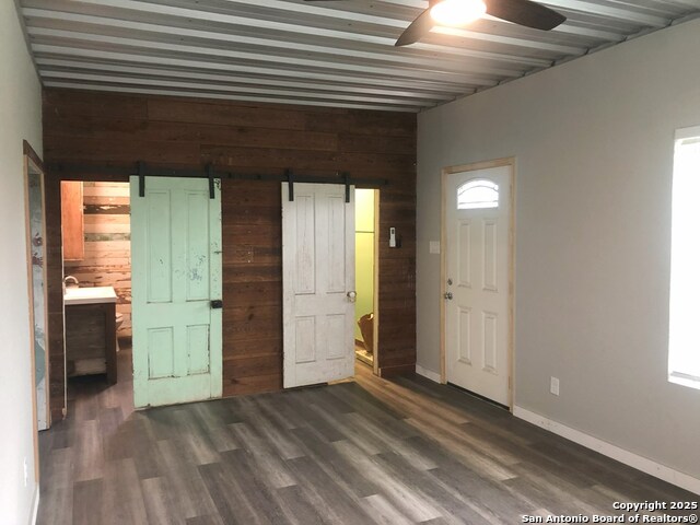 Listing photo id 21 for 443 Bee  