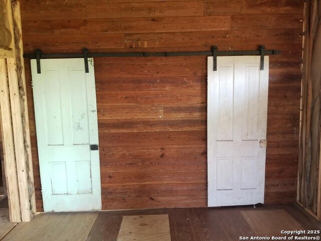 Listing photo id 23 for 443 Bee  