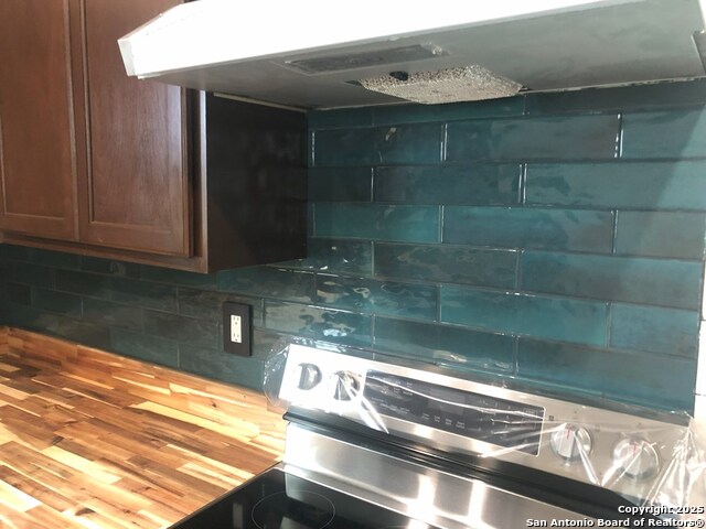 Listing photo id 5 for 443 Bee  
