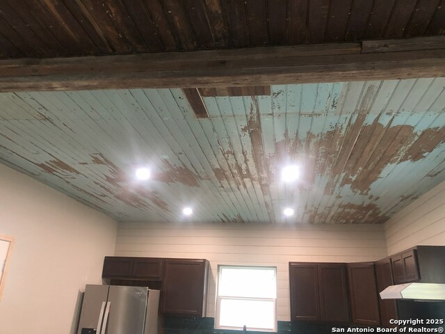 Listing photo id 6 for 443 Bee  