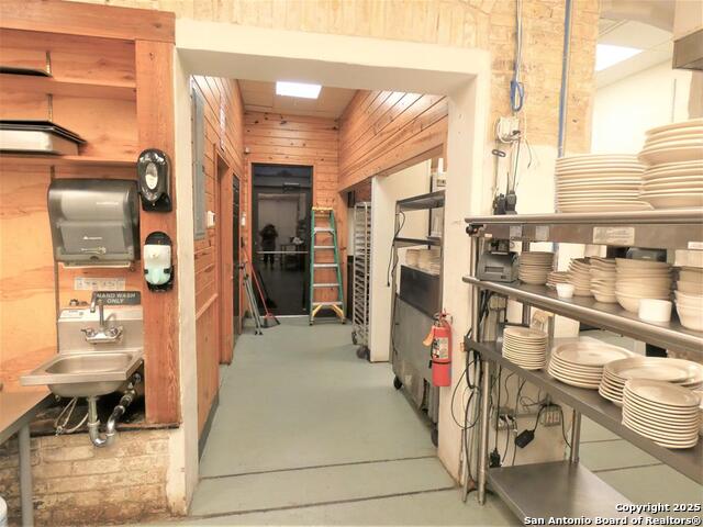 Image 50 of 53 For 119 Washington N