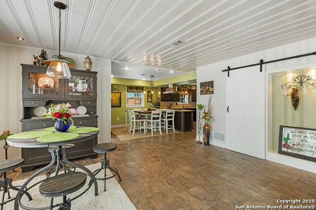 Image 21 of 75 For 1001 Adams St. N