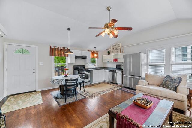 Image 55 of 75 For 1001 Adams St. N