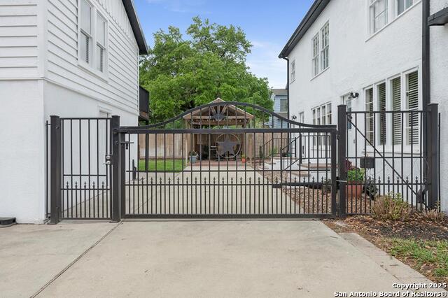 Image 74 of 75 For 1001 Adams St. N