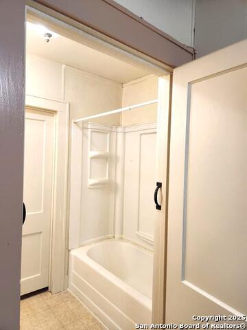Image 12 of 19 For 303 Milam  