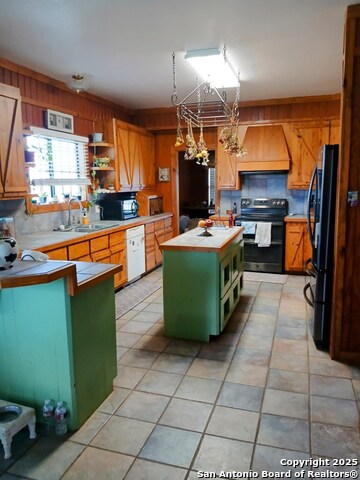 Listing photo id 13 for 1121 Colony Drive