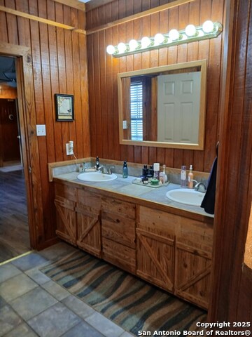 Listing photo id 16 for 1121 Colony Drive