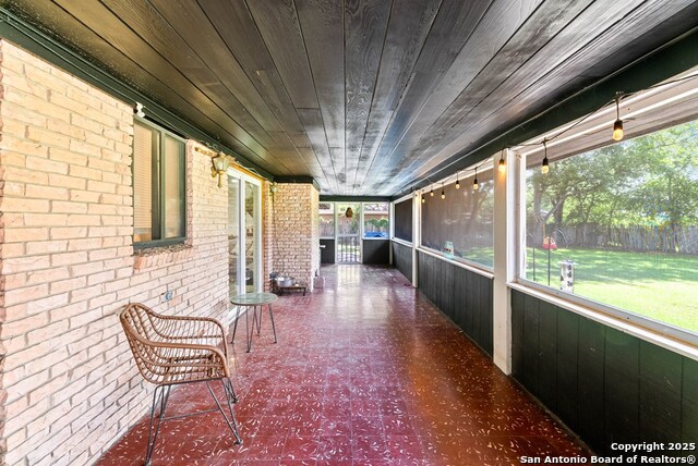 Image 14 of 15 For 902 Inez E