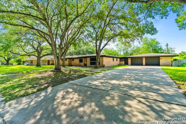 Image 2 of 15 For 902 Inez E