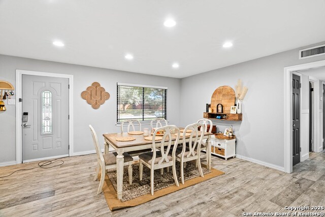 Image 3 of 15 For 902 Inez E