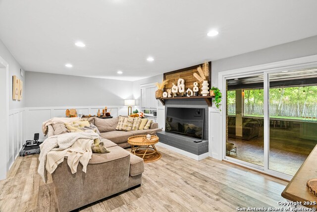 Image 4 of 15 For 902 Inez E