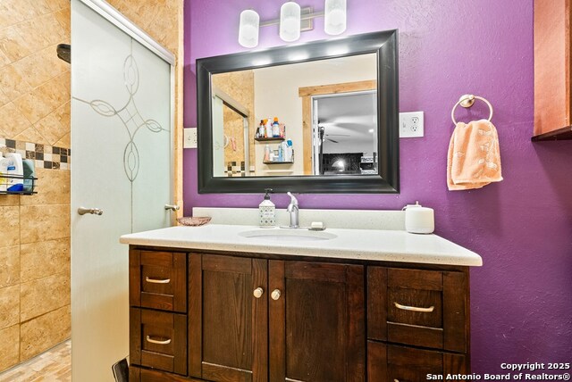 Image 9 of 15 For 902 Inez E