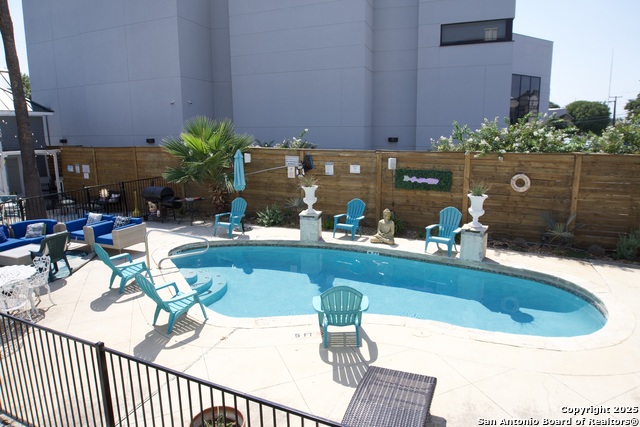 Image 10 of 42 For 421 Howard St.