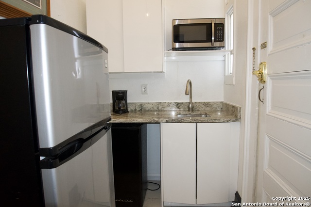 Image 17 of 42 For 421 Howard St.