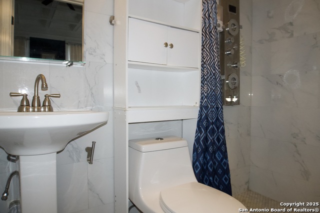 Image 18 of 42 For 421 Howard St.