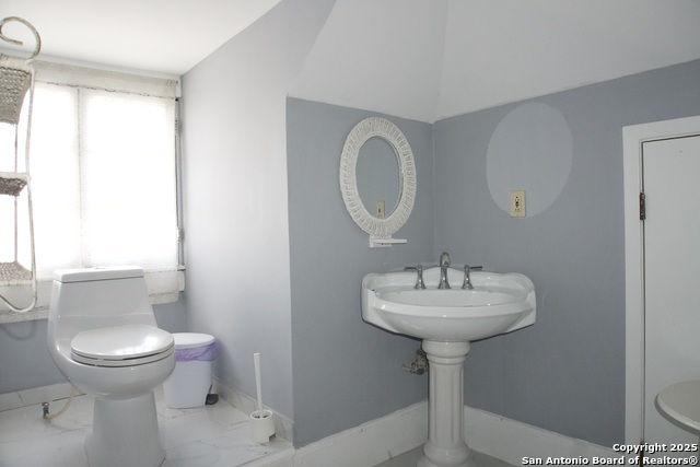 Image 24 of 42 For 421 Howard St.