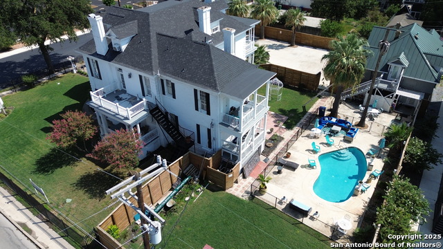 Image 3 of 42 For 421 Howard St.