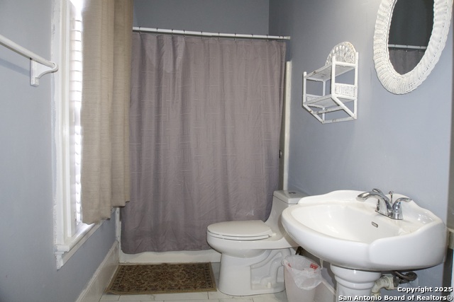 Image 30 of 42 For 421 Howard St.