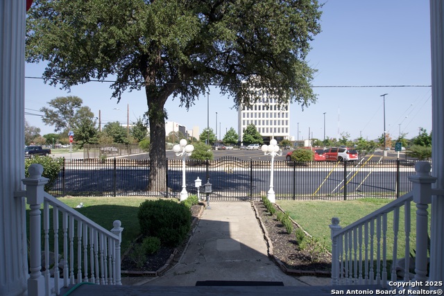 Image 9 of 42 For 421 Howard St.