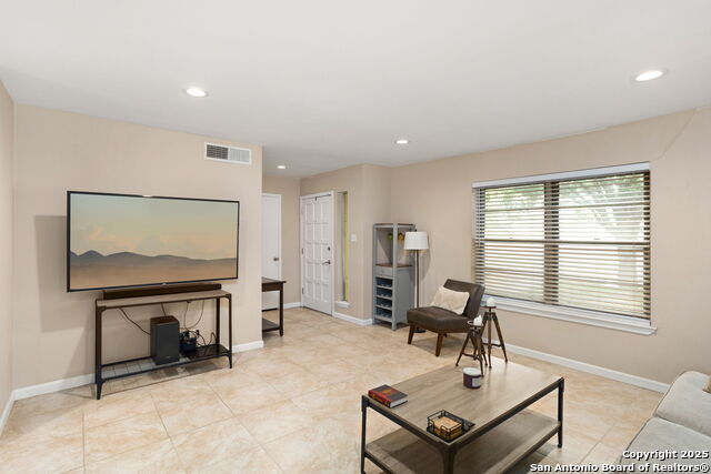 Listing photo id 1 for 420 Amistad