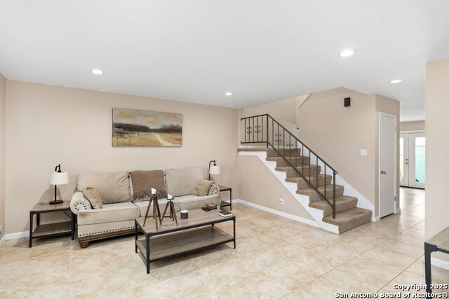 Listing photo id 2 for 420 Amistad