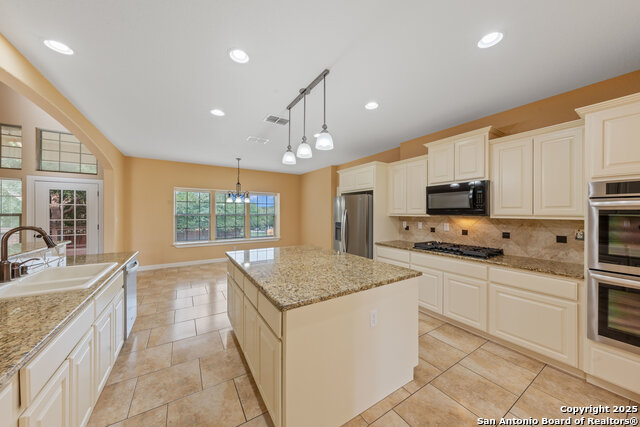 Image 11 of 37 For 169 Abrego Lake