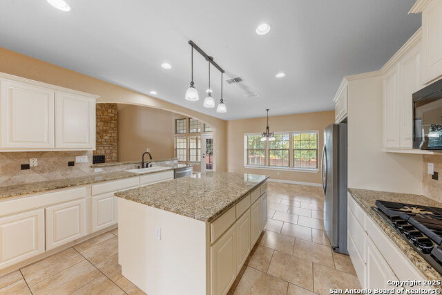 Image 14 of 37 For 169 Abrego Lake