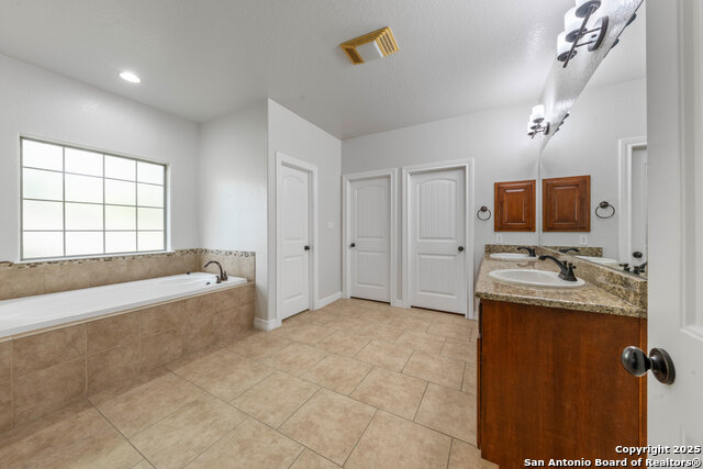 Image 20 of 37 For 169 Abrego Lake