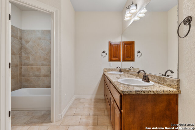 Image 24 of 37 For 169 Abrego Lake