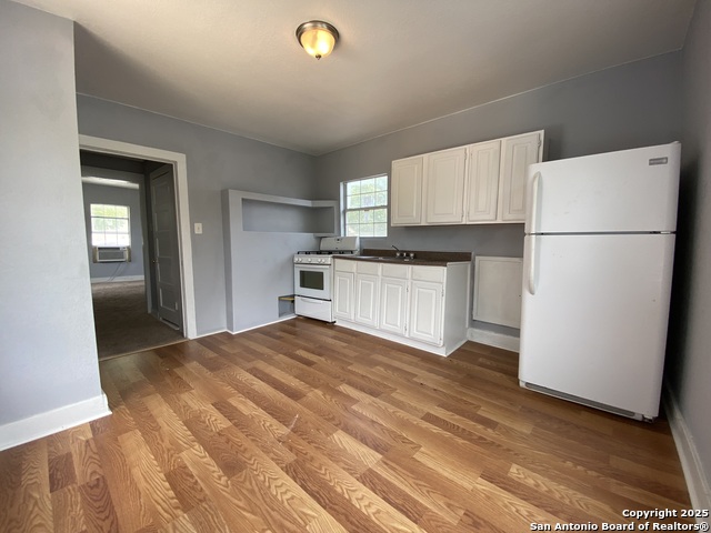 Image 11 of 26 For 809 Kayton Ave