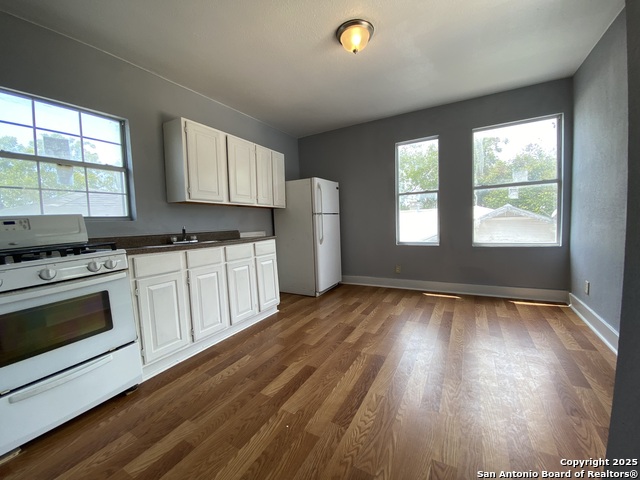 Image 12 of 26 For 809 Kayton Ave