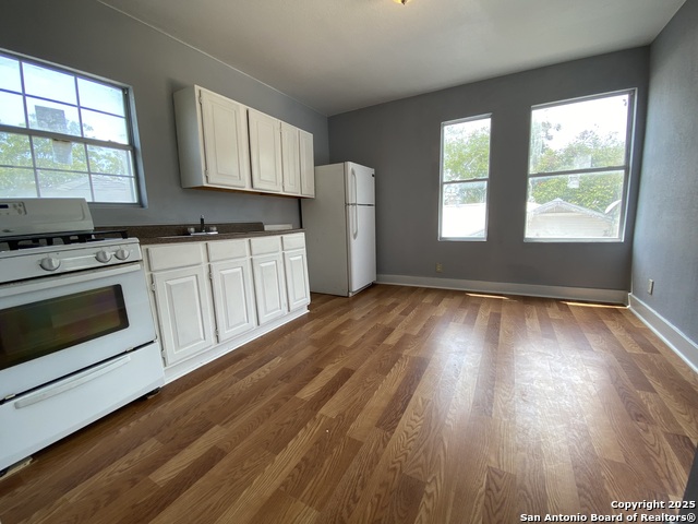 Image 13 of 26 For 809 Kayton Ave