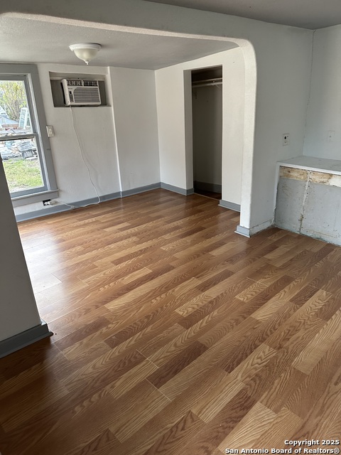 Image 3 of 26 For 809 Kayton Ave