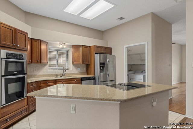 Listing photo id 11 for 9038 Deer Park
