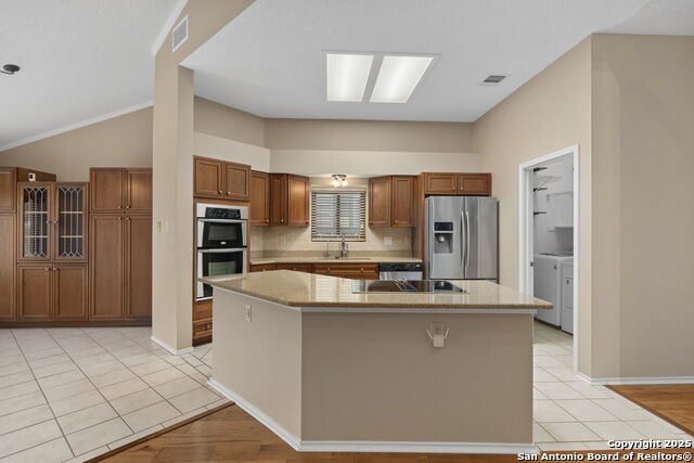 Listing photo id 13 for 9038 Deer Park