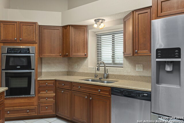Listing photo id 14 for 9038 Deer Park
