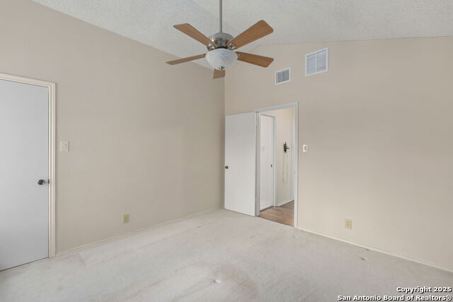 Listing photo id 25 for 9038 Deer Park