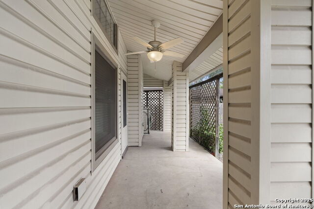 Listing photo id 28 for 9038 Deer Park