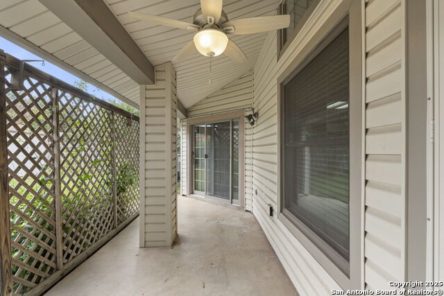 Listing photo id 29 for 9038 Deer Park