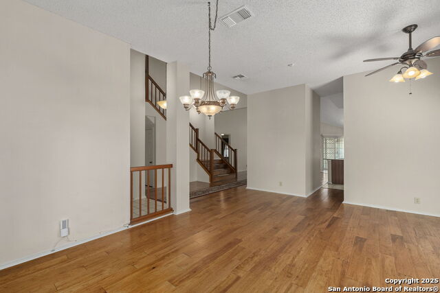 Listing photo id 3 for 9038 Deer Park