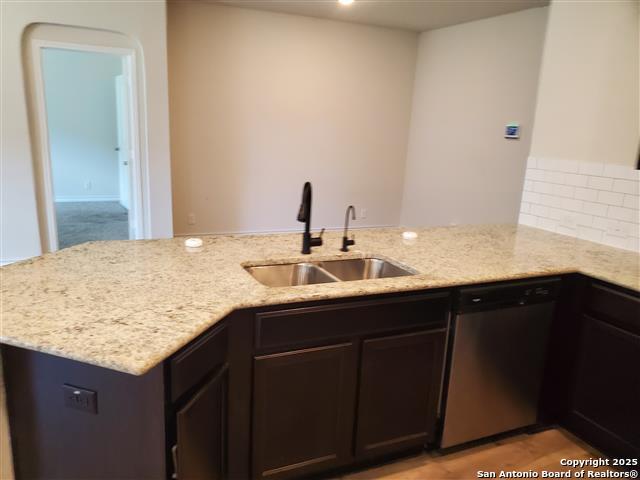 Image 6 of 15 For 704 Red River