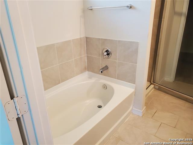 Image 8 of 15 For 704 Red River