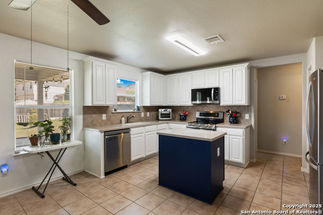 Listing photo id 9 for 938 Magnolia