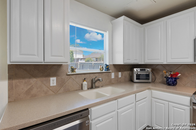 Listing photo id 10 for 938 Magnolia