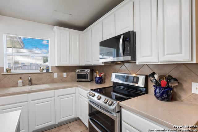 Listing photo id 12 for 938 Magnolia