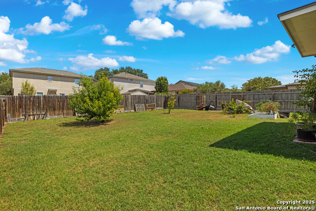 Listing photo id 28 for 938 Magnolia